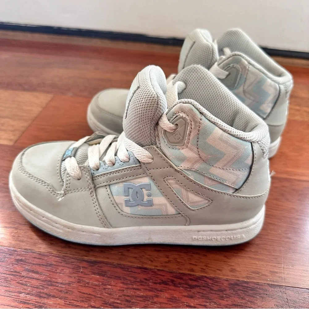 DC Youth Kids Pure Boys‎ High Top Sneaker SP Skate Shoe Sz 2.5 Blue Gray White